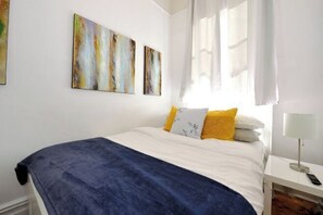 Room - Midtown West Furnished Apartment 3BR Perfect Share (New York)