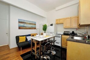 Room - Midtown West Furnished Apartment 3BR Perfect Share (New York)