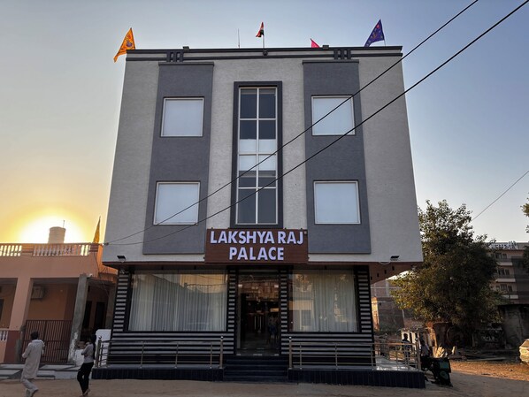 واجهة المنشأة