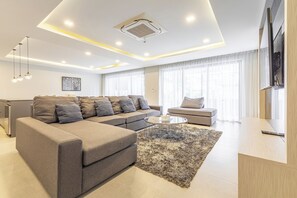 Living area - 10 นาทีถึงทะเล ใกล้แหล่งท่องเที่ยวมากมาย มีสปาสถานที่ผ่อนคลาย ใกล้ตลาดของกิน (พัทยา)