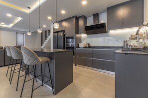 Private kitchen - 10 นาทีถึงทะเล ใกล้แหล่งท่องเที่ยวมากมาย มีสปาสถานที่ผ่อนคลาย ใกล้ตลาดของกิน (พัทยา)