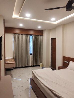 Family Room, Air conditioning | Laptop workspace, rollaway beds, free WiFi, bed sheets - Shree Ji Darbar (Udaipur)