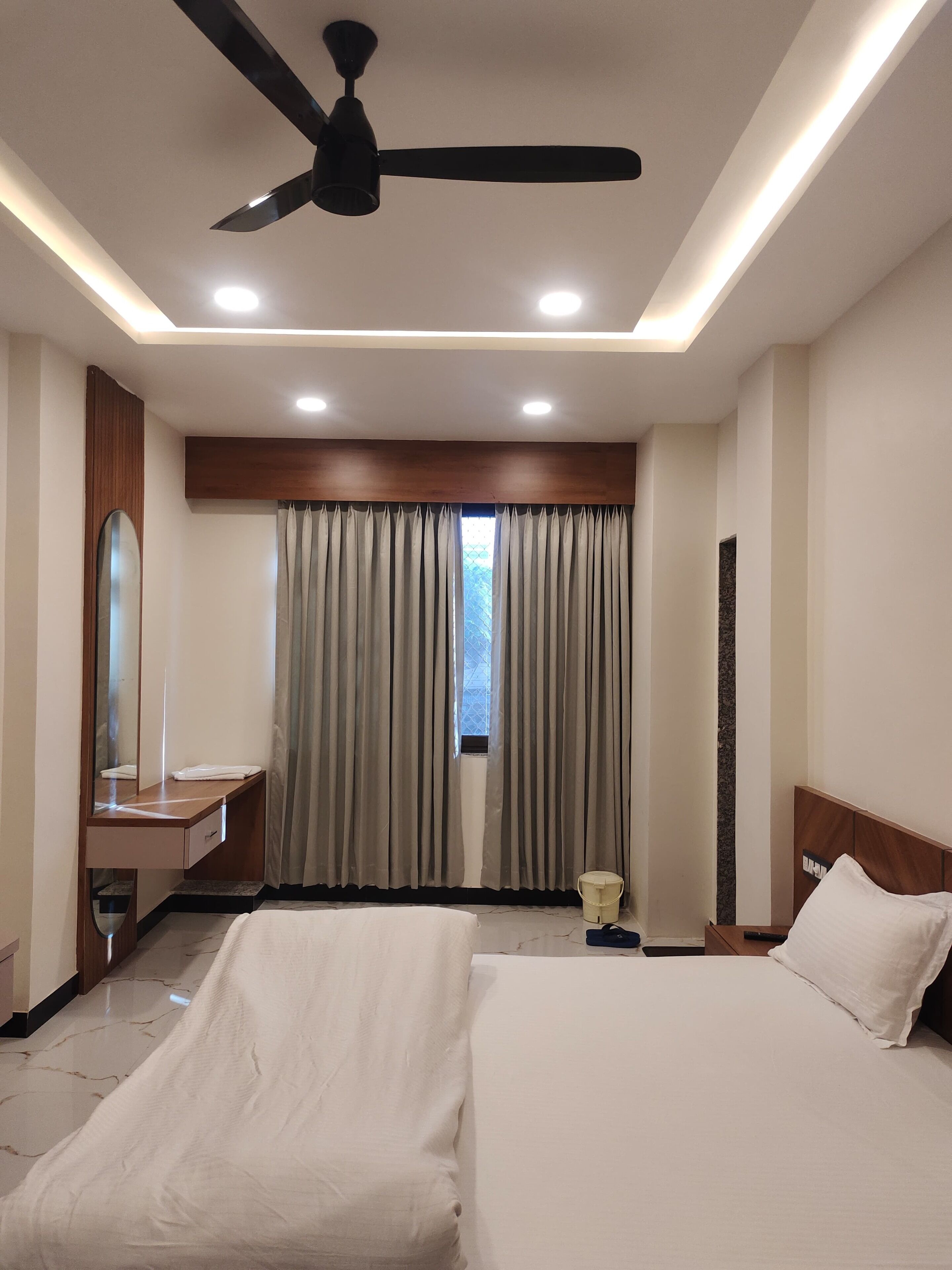 Family Room, Air conditioning | Laptop workspace, rollaway beds, free WiFi, bed sheets