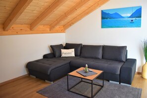 Living area - Mountain view apartment with 2 bedrooms, kitchen, shower/WC and loggia (Rosenheim)