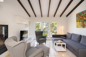 TV, fireplace - Casa Sabina - Altea, Costa Blanca (Altea)