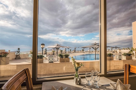 Restaurant. Petra Pillars Luxury Hotel