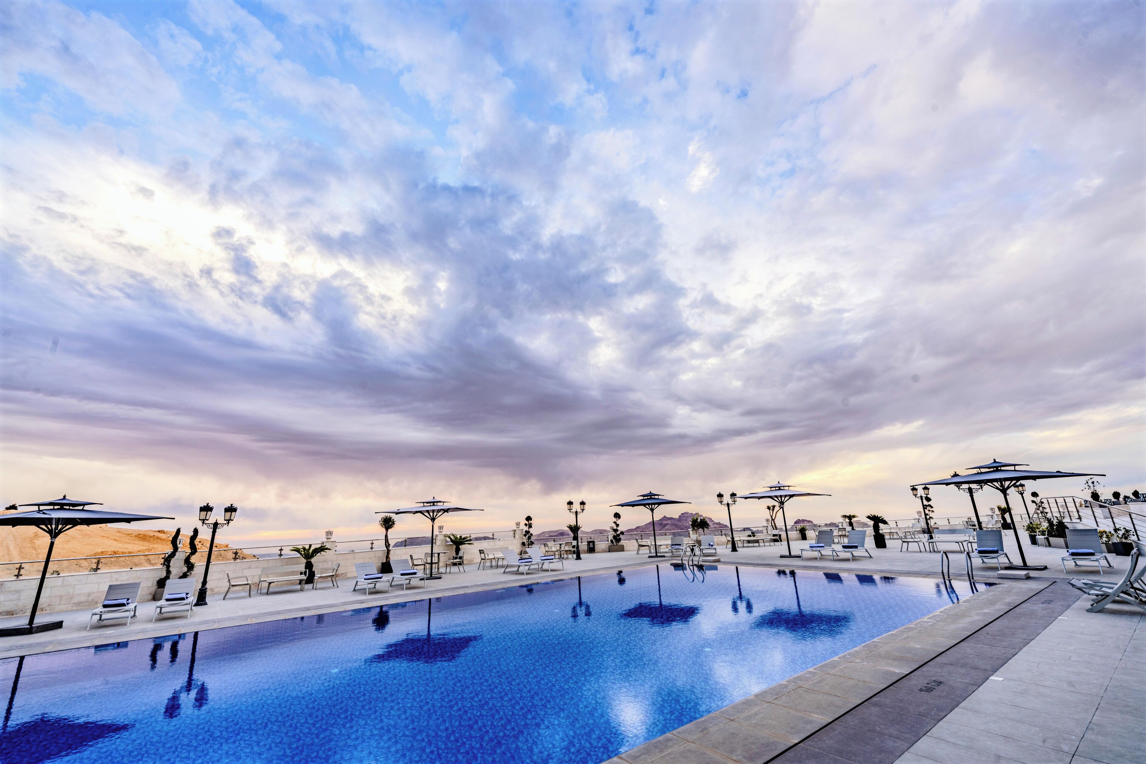 Hồ bơi ngoài trời 