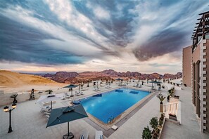 Outdoor pool - Petra Pillars Luxury Hotel (Wadi Musa)