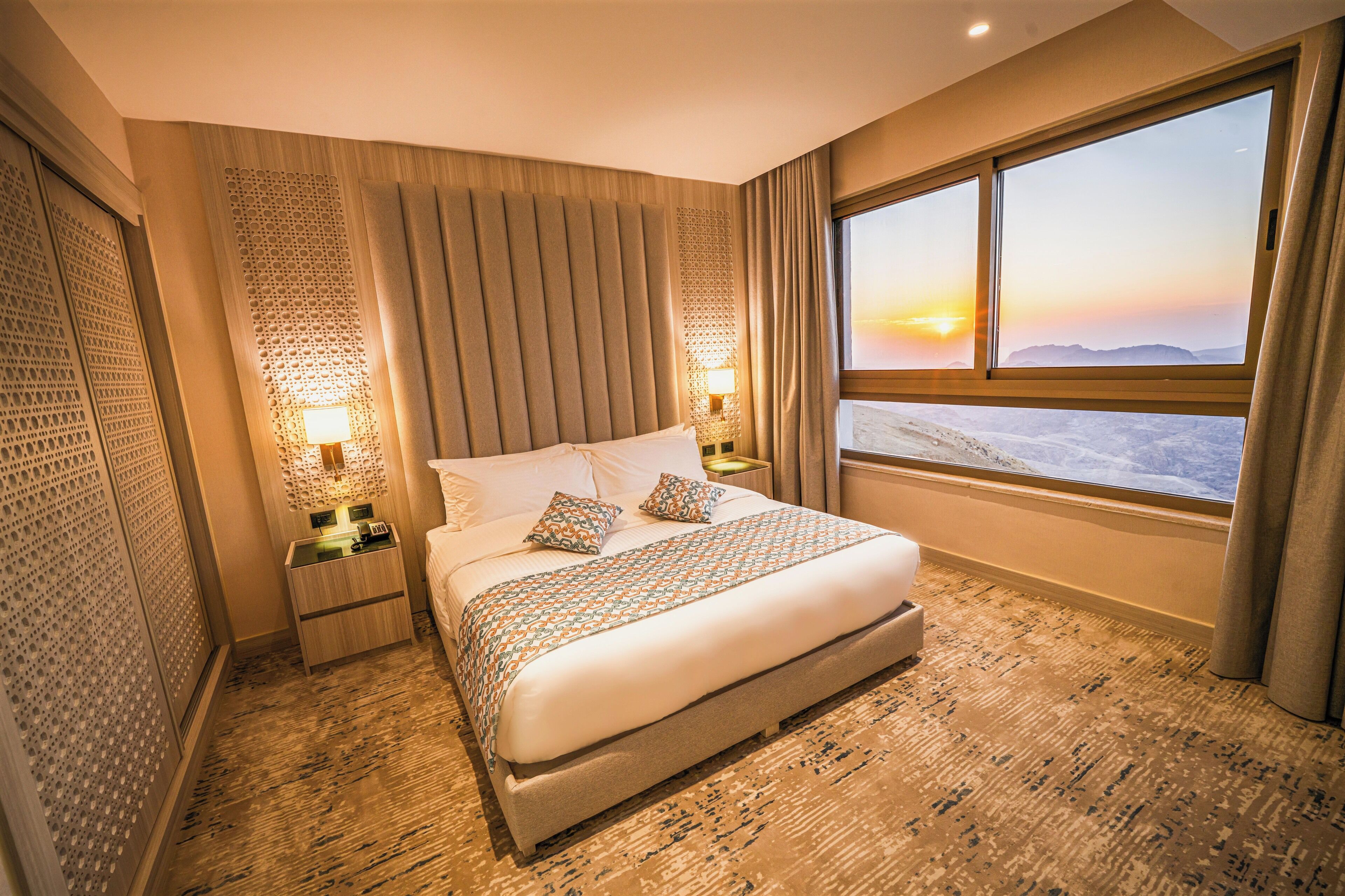 Escritorio, sistema de insonorización, tabla de planchar con plancha