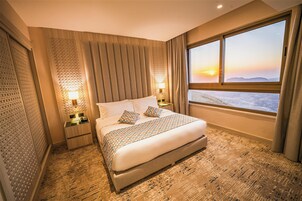 Desk, soundproofing, iron/ironing board, free WiFi