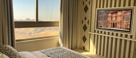 Desk, soundproofing, iron/ironing board, free WiFi