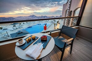 Desk, soundproofing, iron/ironing board, free WiFi - Petra Pillars Luxury Hotel (Wadi Musa)