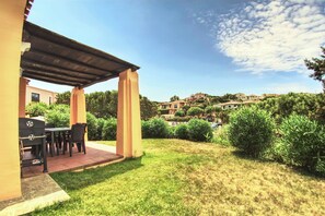 Outdoor dining - Villa Blu with pool in Stintino – Sardinia (Punta de Su Turrione)
