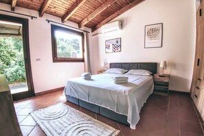 Iron/ironing board, internet, bed sheets - Villa Blu with pool in Stintino – Sardinia (Punta de Su Turrione)
