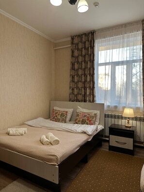 Triple Room, River View | Free WiFi