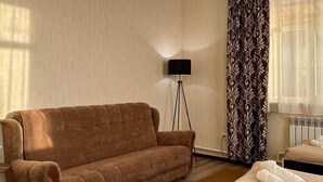 Quadruple Room, River View | WiFi (free) - TwinHouse Karakol (Karakol)