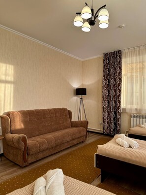 Quadruple Room, River View | Free WiFi