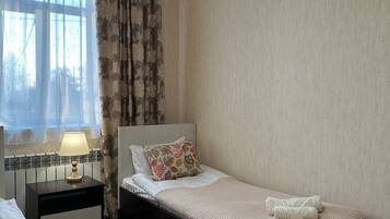 Triple Room, River View | Free WiFi