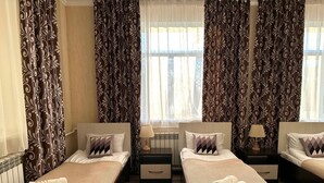 Quadruple Room, River View | WiFi (free) - TwinHouse Karakol (Karakol)