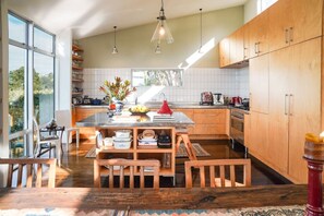 Private kitchen - Roseneath Escape - Panoramic Harbour Views (Wellington)