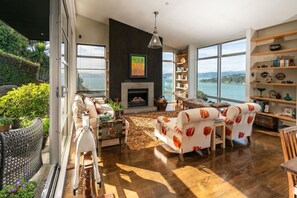 TV - Roseneath Escape - Panoramic Harbour Views (Wellington)