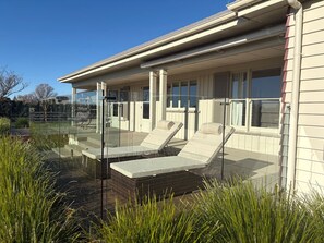 Terrace/patio - Walk to wineries - large home (Havelock North)