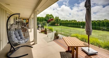 Walk to wineries - large home