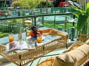 Outdoor dining - Apartment 1+1 Qoople Legend A12 100 m from the sea (Alanya)