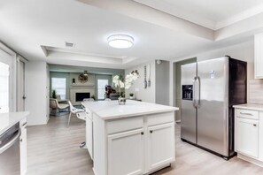 Room - Reston NEW Bright, Airy Home w/ In Ground Pool & Grill (Richardson)