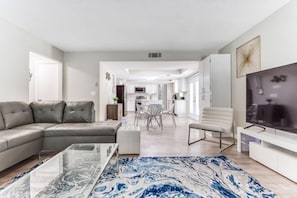 Room - Reston NEW Bright, Airy Home w/ In Ground Pool & Grill (Richardson)