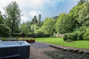 مغطس سبا خارجي