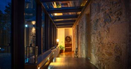 Opulent Estate with Easy Access from Glasglow