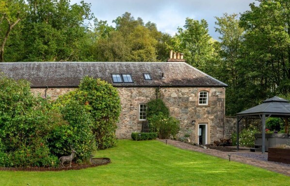 المنشأة من الخارج