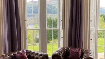 TV, fireplace, stereo, offices