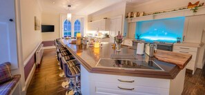 Fridge, microwave, oven, stovetop - Graceful Estate - Best for Family Gatherings (Argyll and Bute Council)