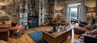 Rich Grounds Estate with Movie Room and Hot Tub