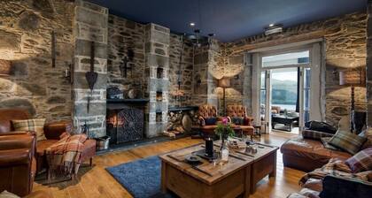 Rich Grounds Estate with Movie Room and Hot Tub