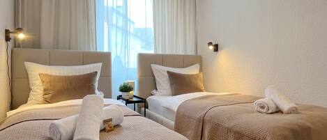 Tabla de planchar con plancha, Internet, ropa de cama