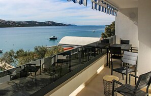 Outdoor dining - Gorgeous apartment in Stara Novalja with heated swimming pool (Stara Novalja)