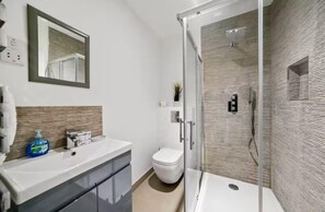 Bathroom - Flat 2 Victoria Grove (London)