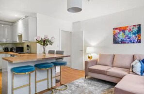 Living area - Flat 2 Victoria Grove (London)