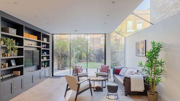 Televisión, oficina