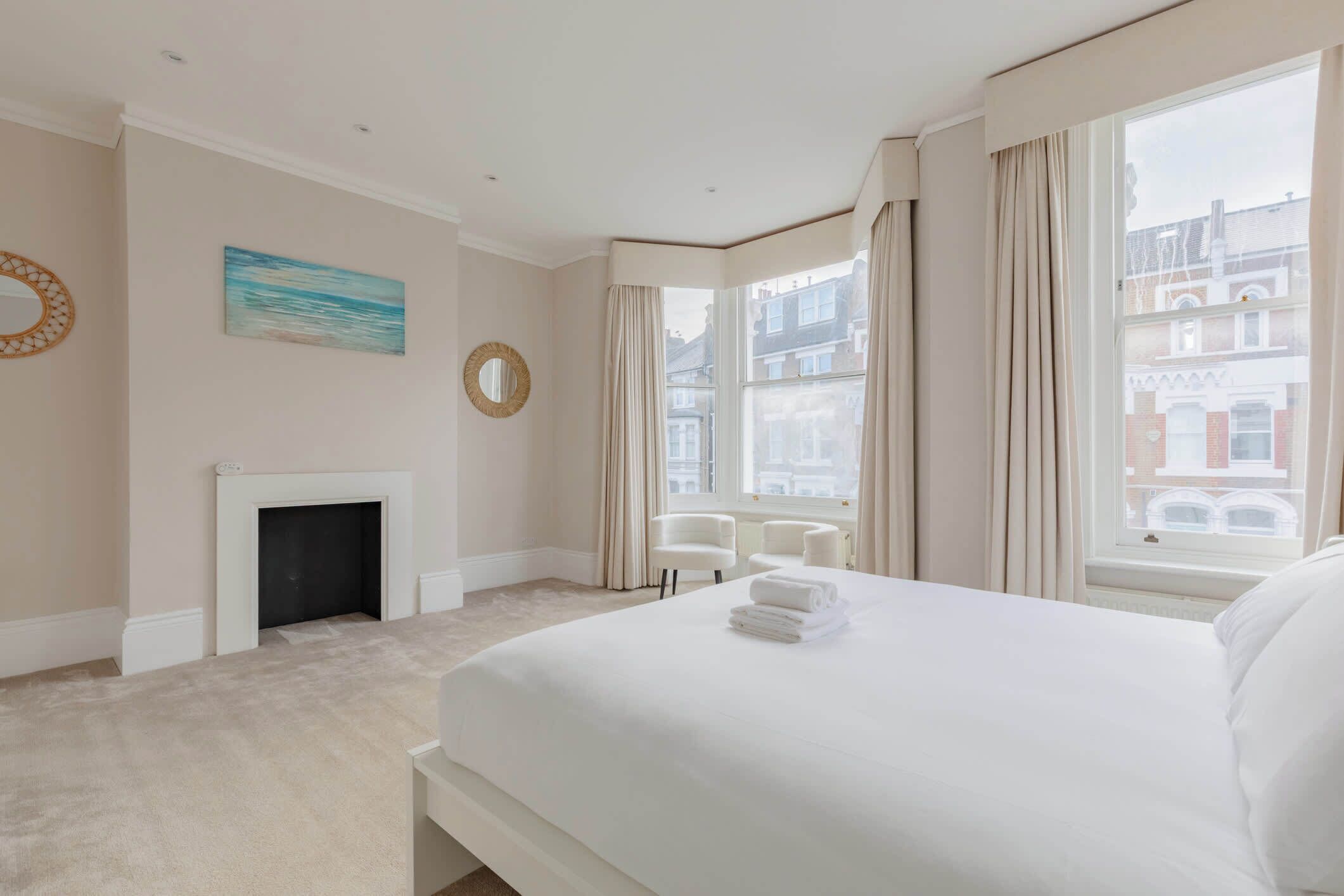 5 bedrooms, iron/ironing board, Internet, bed sheets