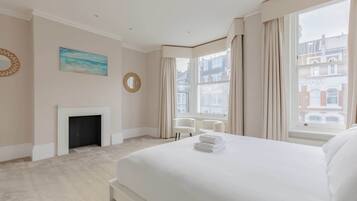 5 bedrooms, iron/ironing board, Internet, bed sheets