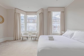 5 habitaciones, tabla de planchar con plancha, internet y ropa de cama