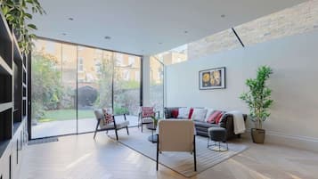 Televisión, oficina