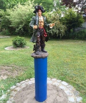 Property grounds - Boddenhaus "Piratenest Darss" by the water with dog (Born am Darss)