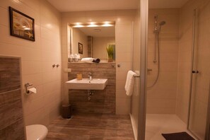Shower, hair dryer - The country house modern retreat (Werdum)
