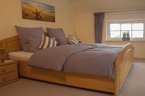 4 bedrooms, iron/ironing board, free WiFi - The country house modern retreat (Werdum)