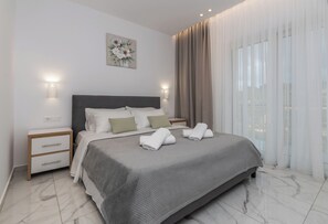 In-room safe, iron/ironing board, free WiFi, bed sheets - Villa Orizzonte- First Floor Apartment (Zakynthos)